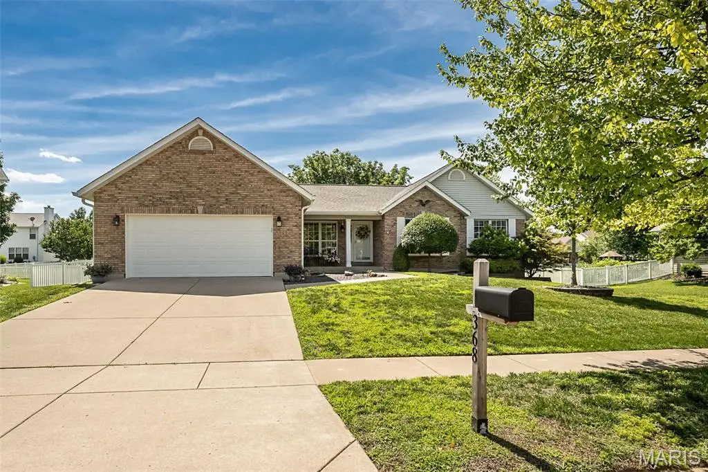 368 Clarendon LN, St Charles, MO 63301