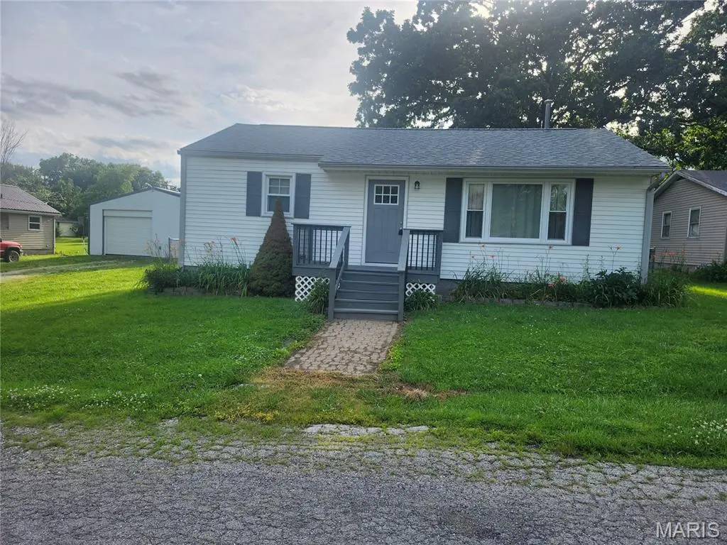 106 S Pearl ST, Bowling Green, MO 63334