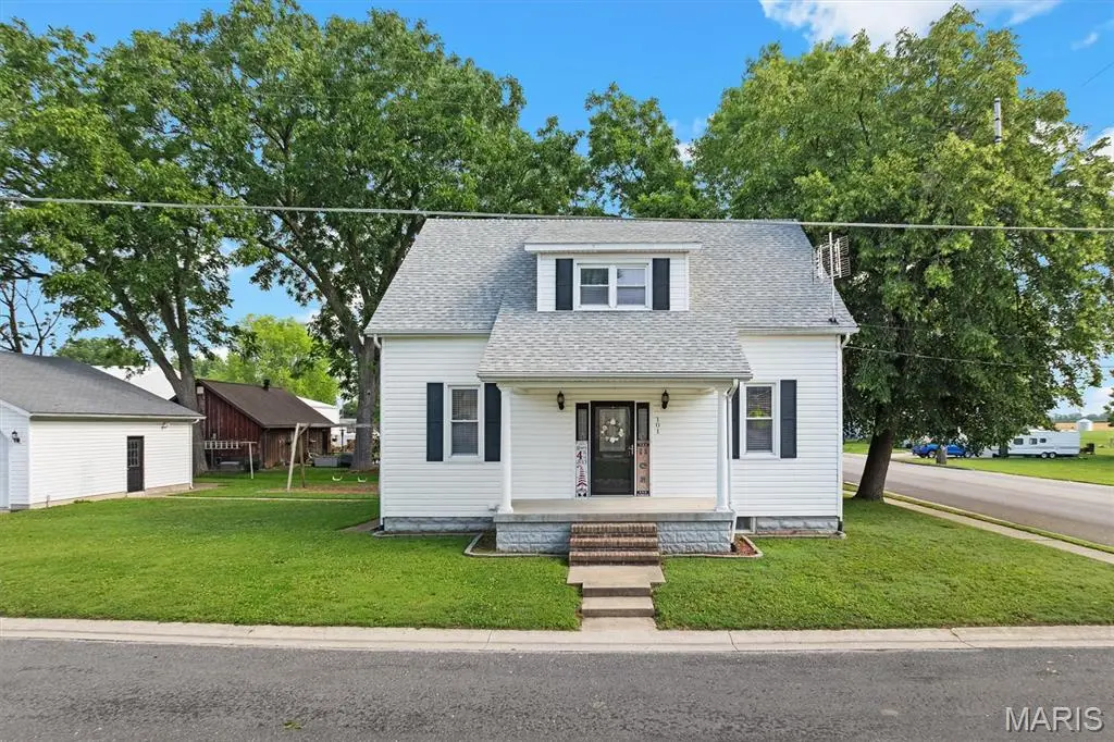 101 W Hendricks ST, Albers, IL 62215