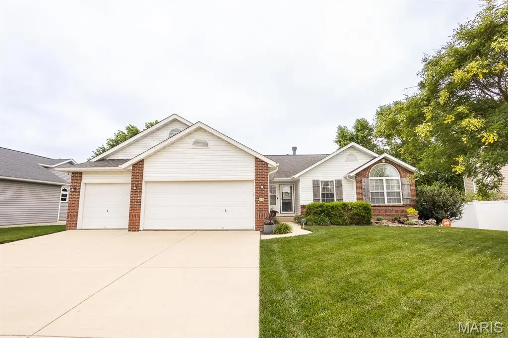 98 Stonebrooke, Troy, IL 62294