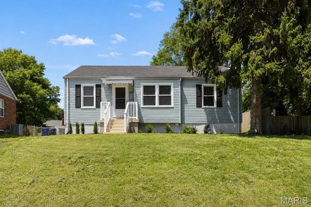 10509 Saint Henry LN, St Ann, MO 63074