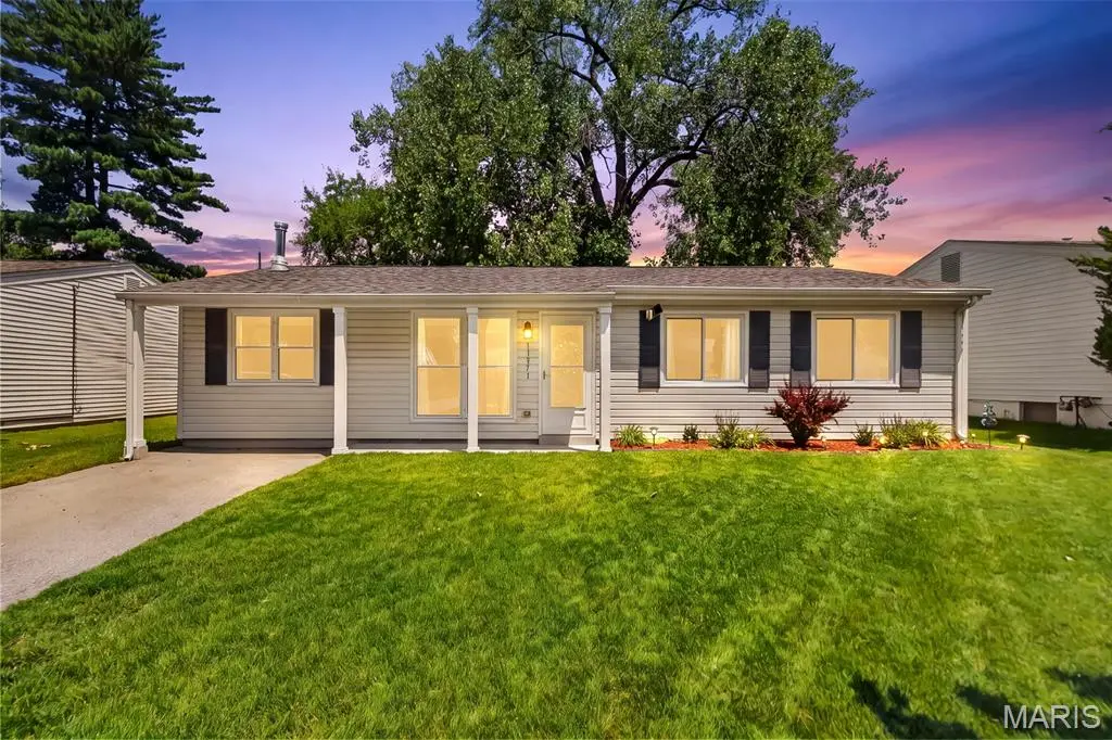 11971 Brookmont DR, Maryland Heights, MO 63043