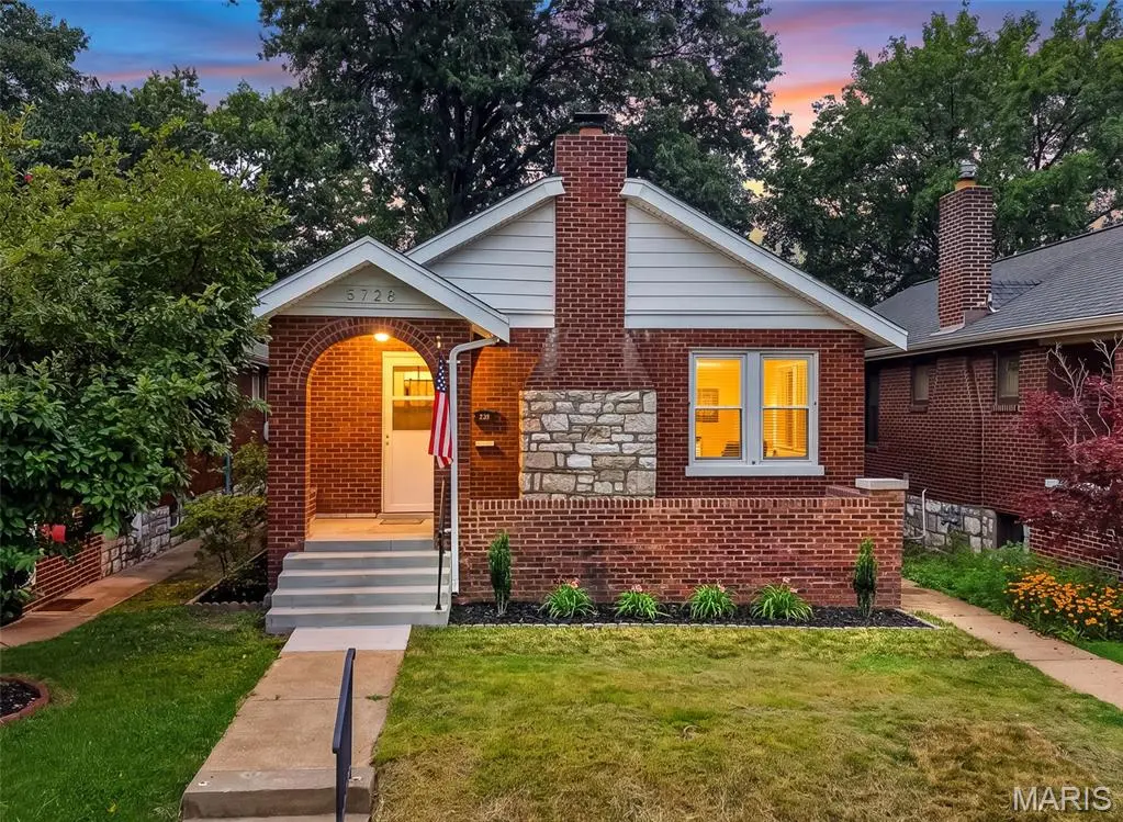 5728 Holly Hills AVE, St Louis, MO 63109