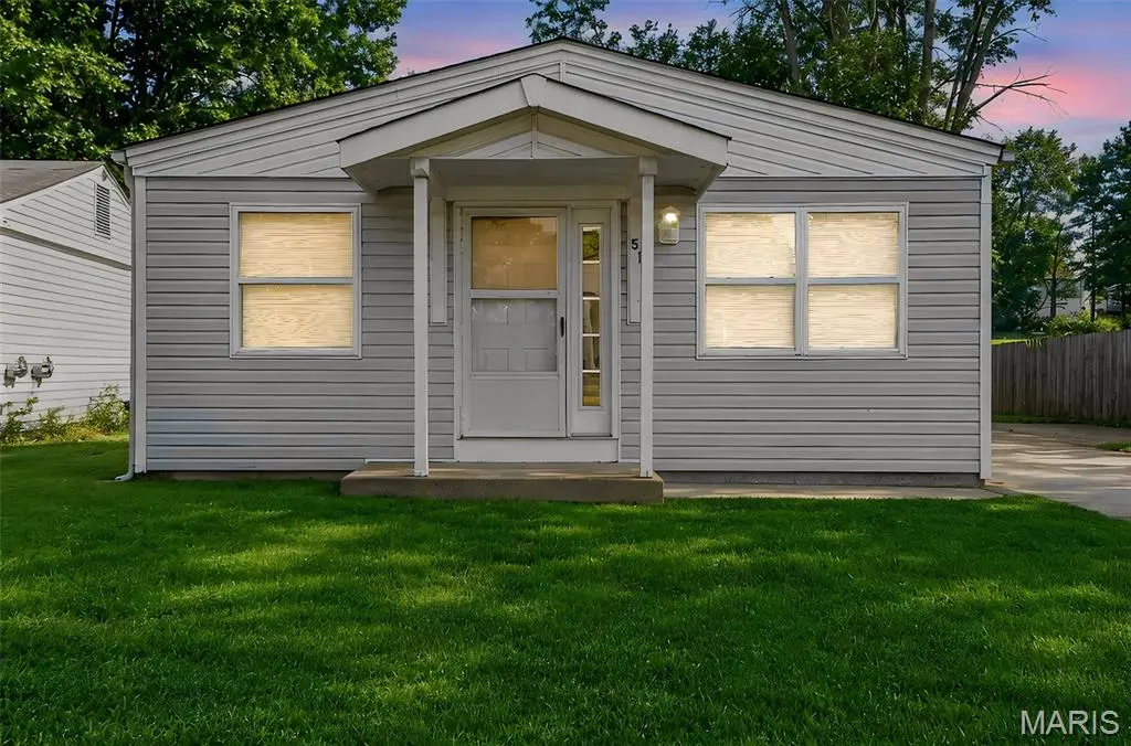 51 Cedar Field DR, Pacific, MO 63069