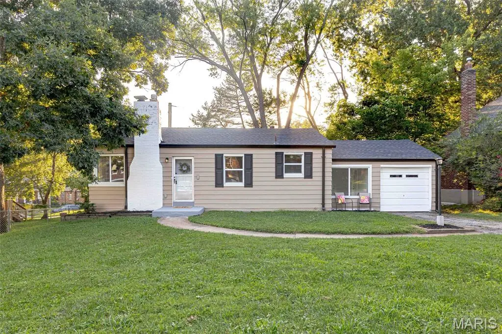 3709 Eminence BLVD, St John, MO 63114