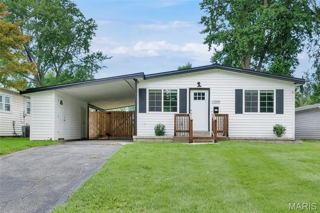 11209 Saint Shawn LN, St Ann, MO 63074