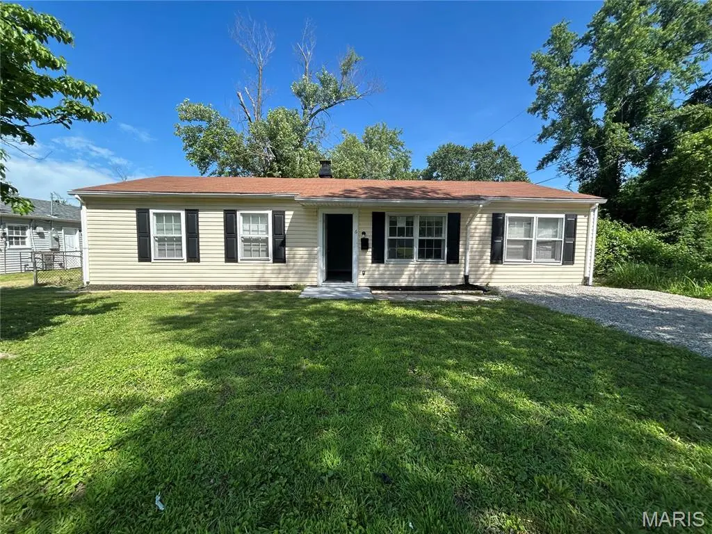 6 Baldwin LN, Cahokia, IL 62206
