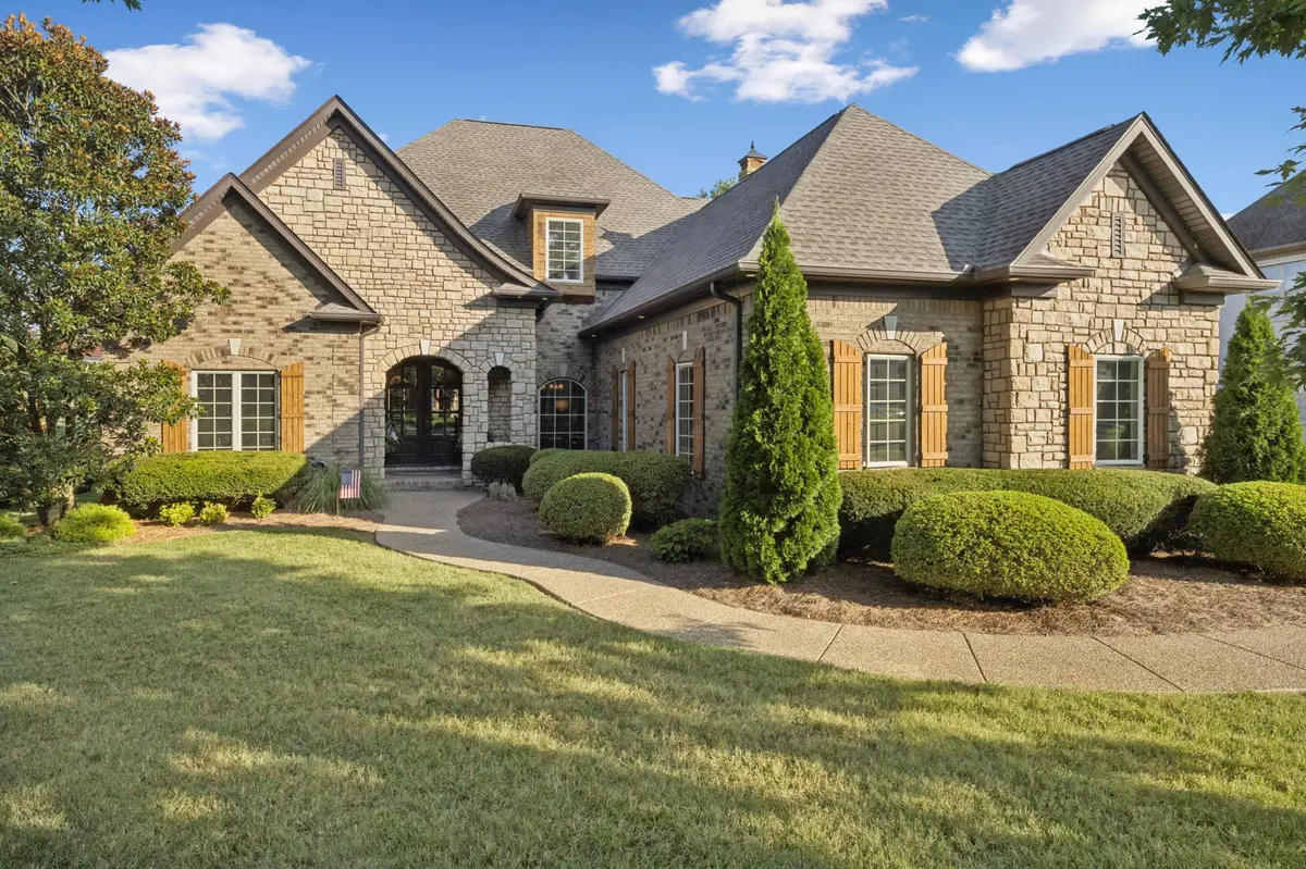 1005 Crimson Way, Hendersonville, TN 37075