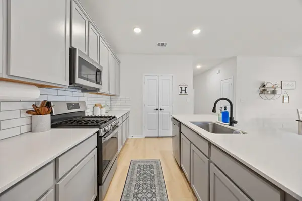 1233 WhippleTree TRL, Georgetown, TX 78626