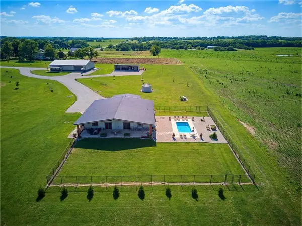 1482 N 300 RD, Baldwin City, KS 66006