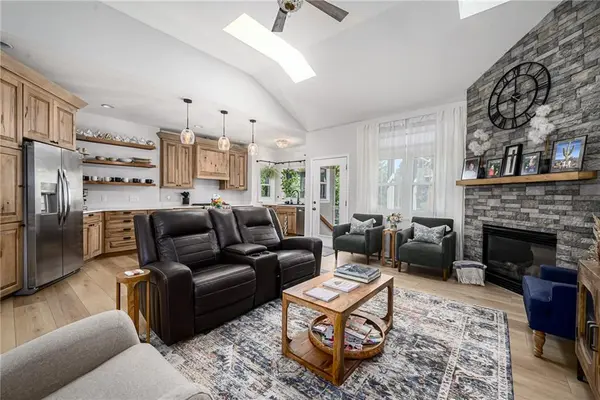 1104 Wagon Wheel RD, Lawrence, KS 66049