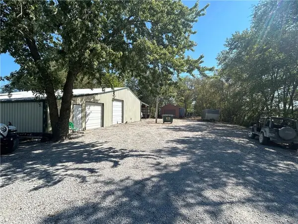 22803 Mary Lois RD, Cowgill, MO 64637
