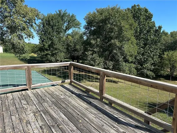 22803 Mary Lois RD, Cowgill, MO 64637