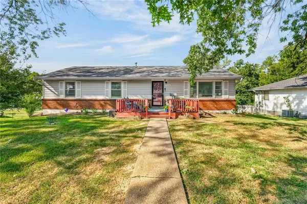 1004 NE 60th ST, Gladstone, MO 64118
