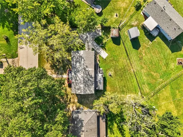 1004 NE 60th ST, Gladstone, MO 64118
