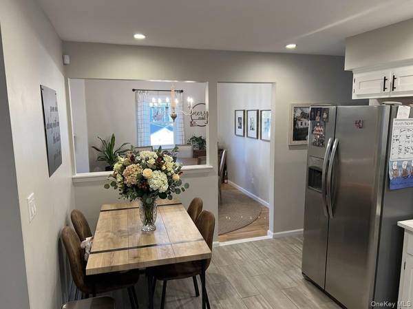 31 Roosevelt PL, Rockville Centre, NY 11570