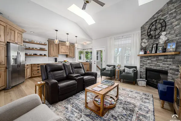 1104 Wagon Wheel RD, Lawrence, KS 66049