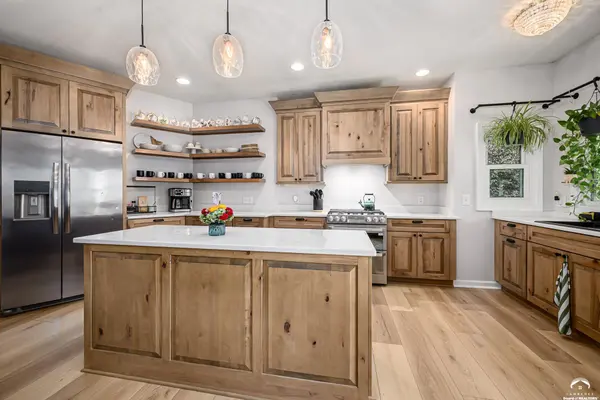 1104 Wagon Wheel RD, Lawrence, KS 66049