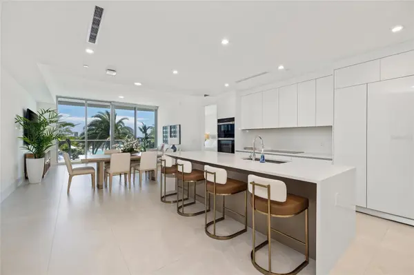 220 LAKE SHORE DR #704, Lake Park, FL 33403