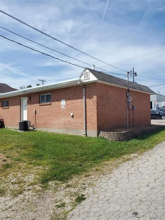 90 Main ST N, St Clair, MO 63077
