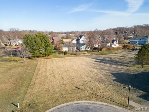 1105 ANNA CT, Lebanon, IL 62254