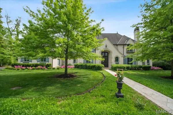 4 Ridgewood ST, Ladue, MO 63124