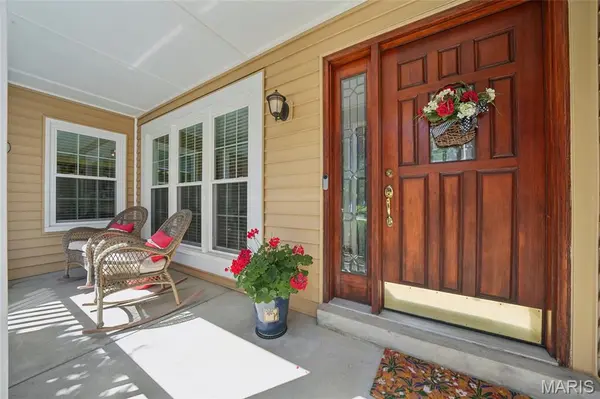 2989 Bridle Spur LN, St Charles, MO 63303