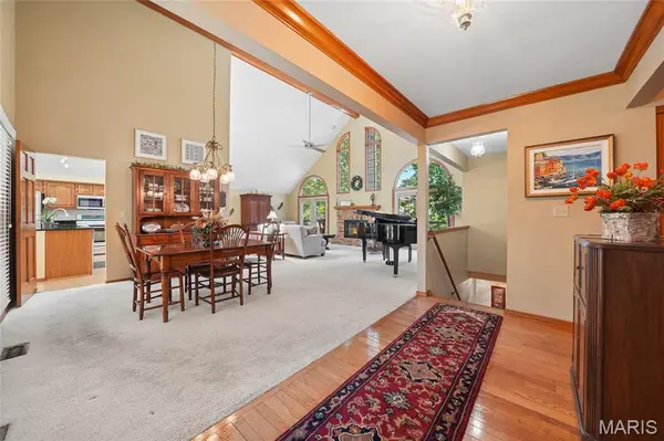 2989 Bridle Spur LN, St Charles, MO 63303