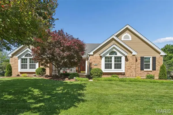 2989 Bridle Spur LN, St Charles, MO 63303