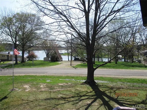 1653 Lakeshore DR, Cuba, MO 65453