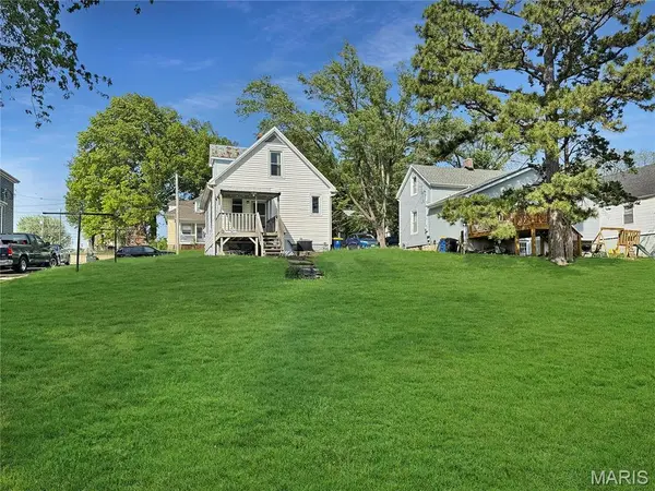 110 E 6th ST, Washington, MO 63090