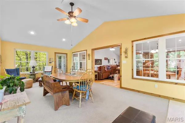 102 Timber LN, Farmington, MO 63640