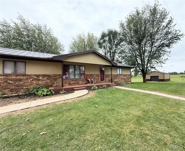 400 W Main, Novelty, MO 63460