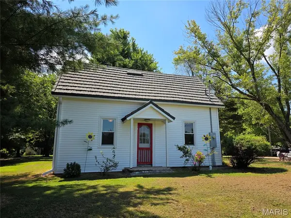 22746 Nebraska RD, Ashley, IL 62808