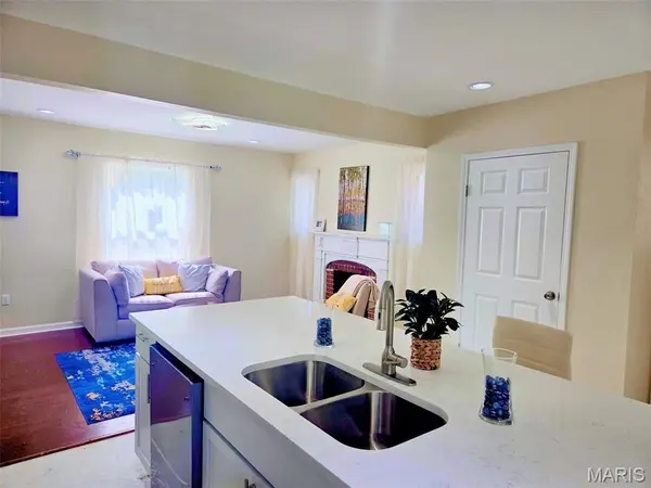 4327 Nelson DR, Northwoods, MO 63121