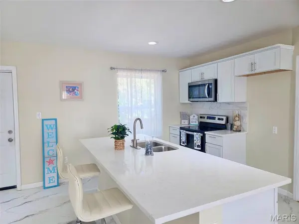4327 Nelson DR, Northwoods, MO 63121