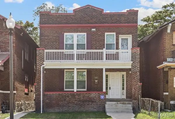 4112 W Belle PL, St Louis, MO 63108