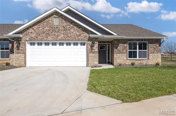 15 Sonata LN,  Troy,  IL 62294