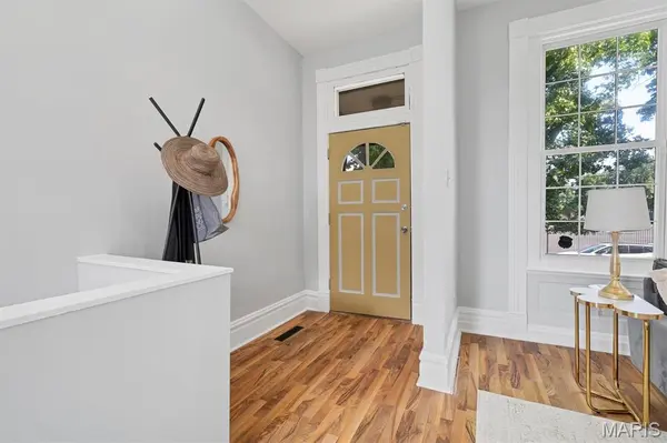 4333 Norfolk AVE, St Louis, MO 63110