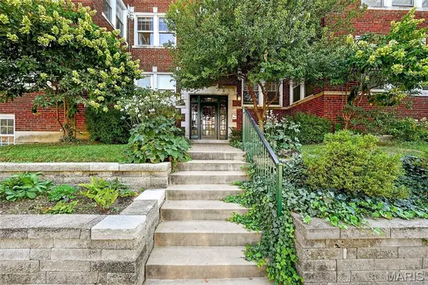6226 Southwood AVE #3W, St Louis, MO 63105