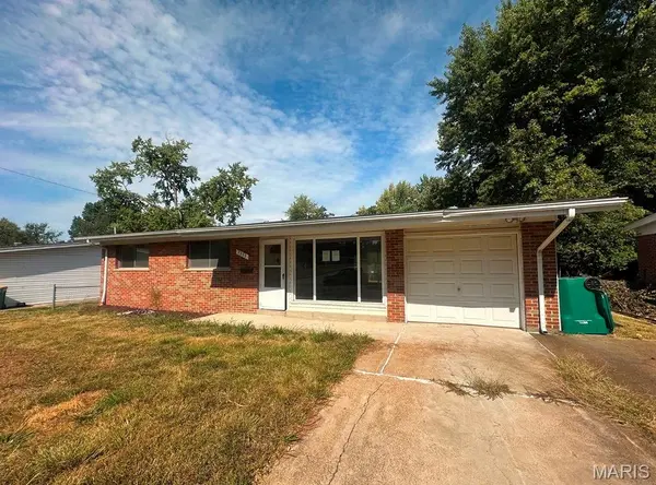2353 Hallwood DR, St Louis, MO 63136