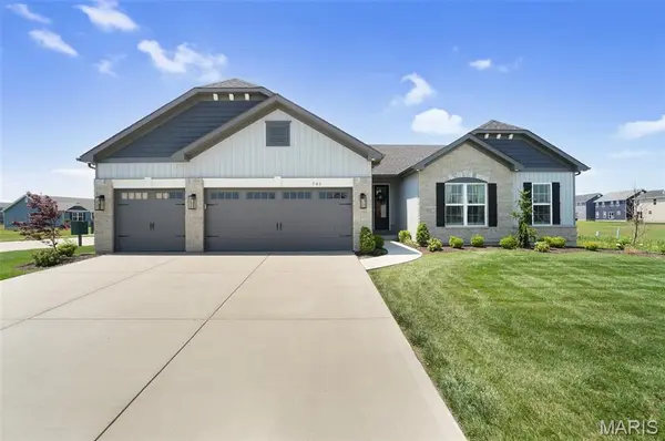 701 Palisades DR, St Charles, MO 63301
