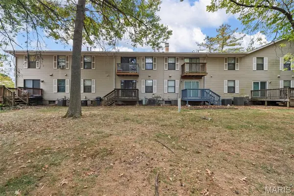 1907 High Sun DR, Florissant, MO 63031