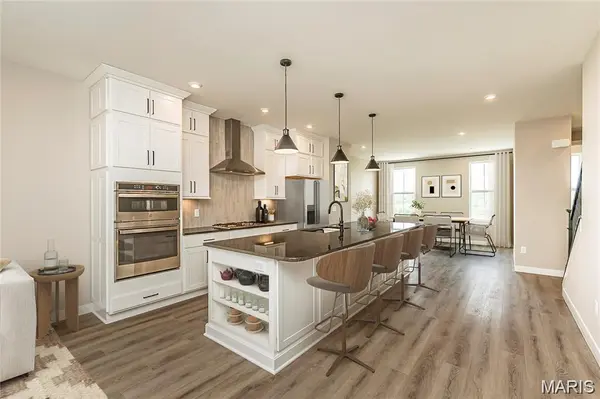 8923 Gateway HTS #94-805, Richmond Heights, MO 63144