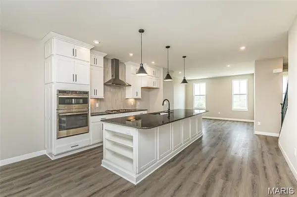 8923 Gateway HTS #94-805, Richmond Heights, MO 63144