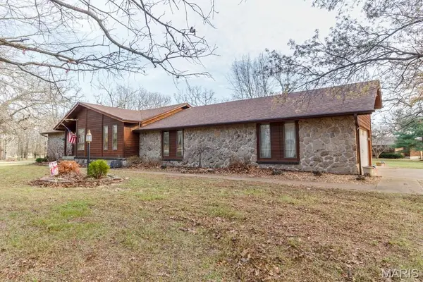 20448 Oakway DR, Lebanon, MO 65536