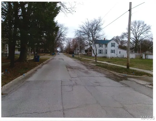 613 Washington ST, Highland, IL 62249