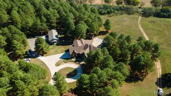1355 Ridgeway CIR, Benton, MO 63736