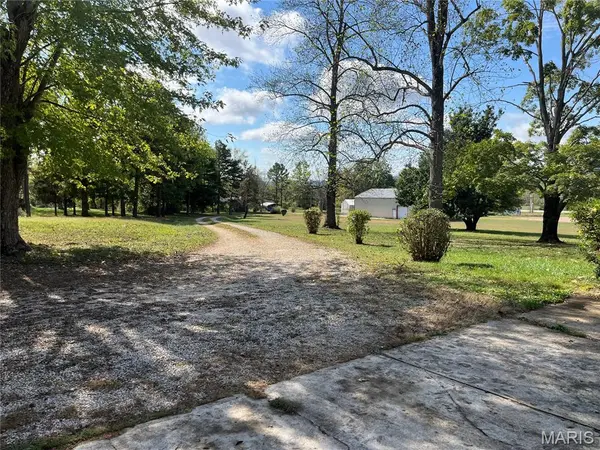 87 County Road 11, Pilot Knob, MO 63663