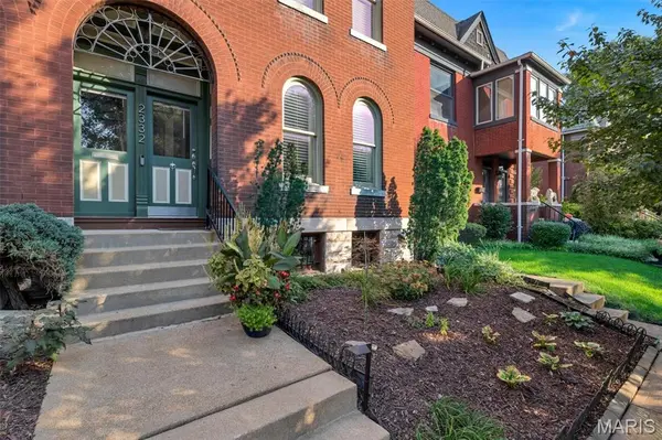 2332 S Compton AVE, St Louis, MO 63104